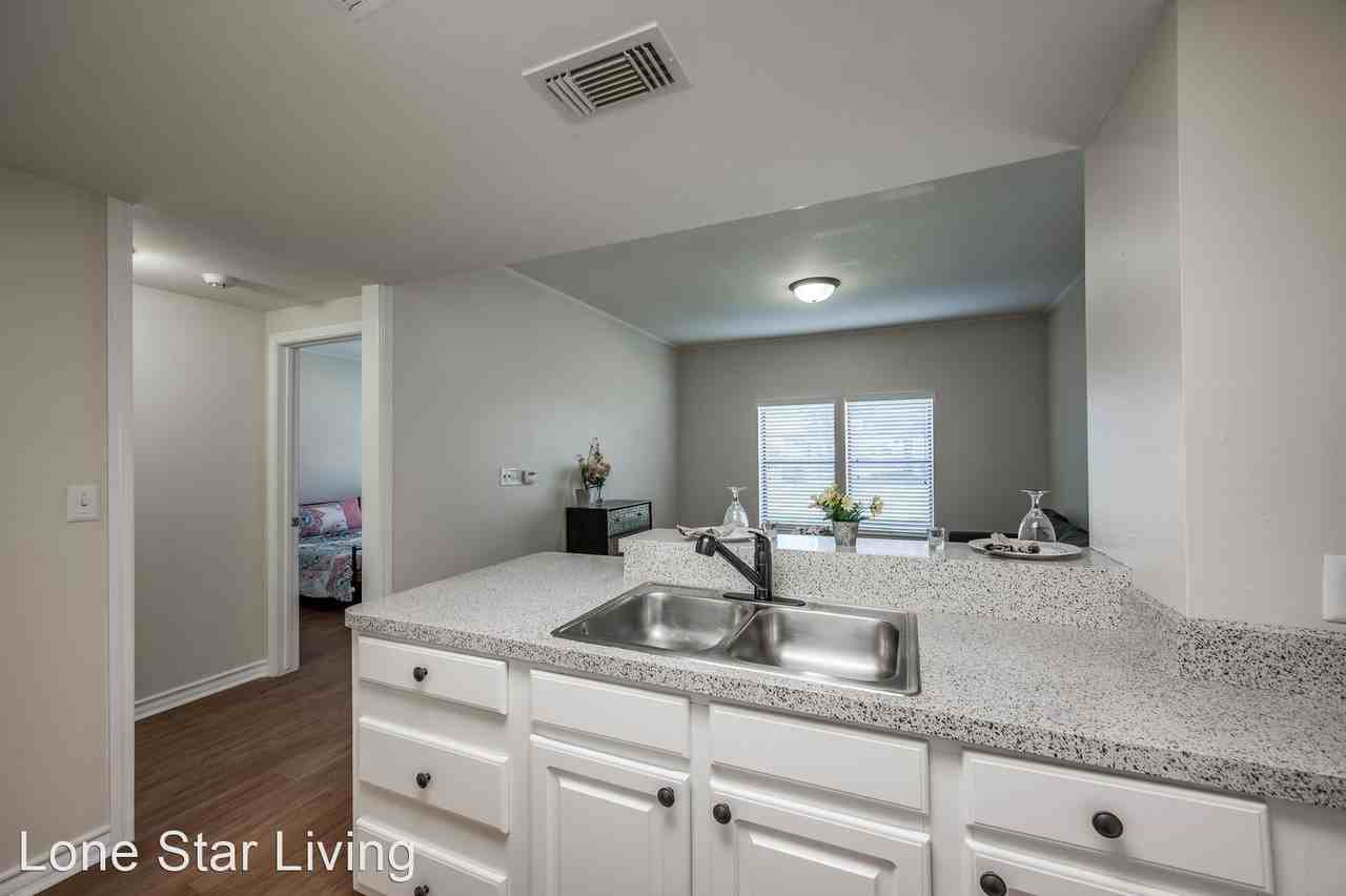 10680 Westbrae Pkwy - Photo 2 of 12