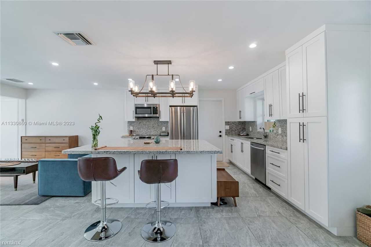 1612 Se 14th St - Photo 3 of 15