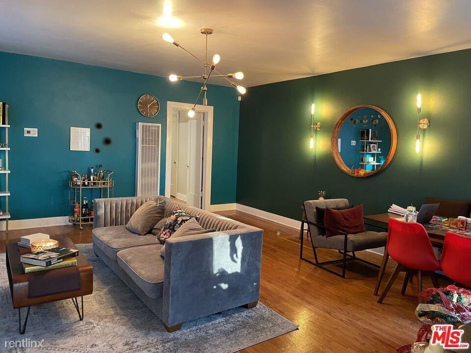 838 N Sycamore Ave - Photo 3 of 10