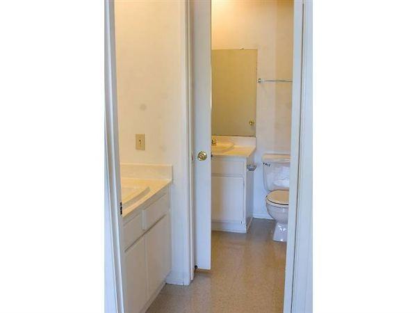 Stillmore Apts - Photo 2 of 3