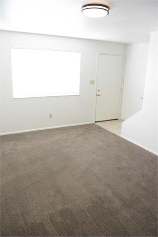 1129 E St - Photo 2 of 17