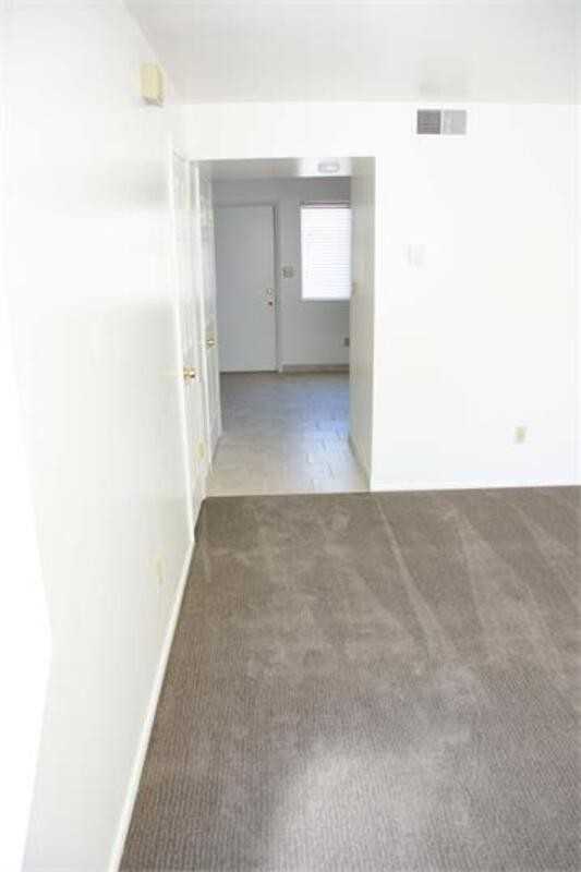 1129 E St - Photo 4 of 17