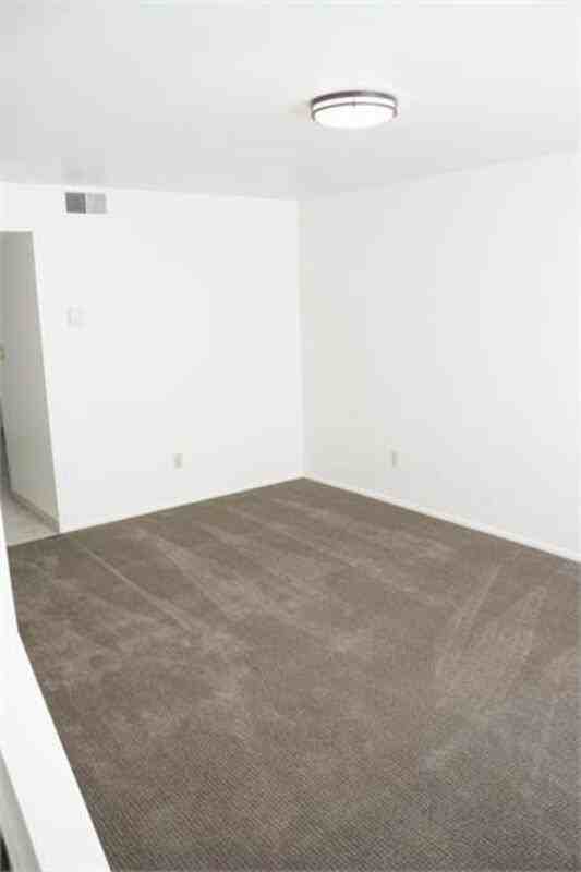 1129 E St - Photo 5 of 17