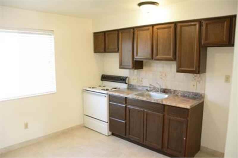 1129 E St - Photo 6 of 17