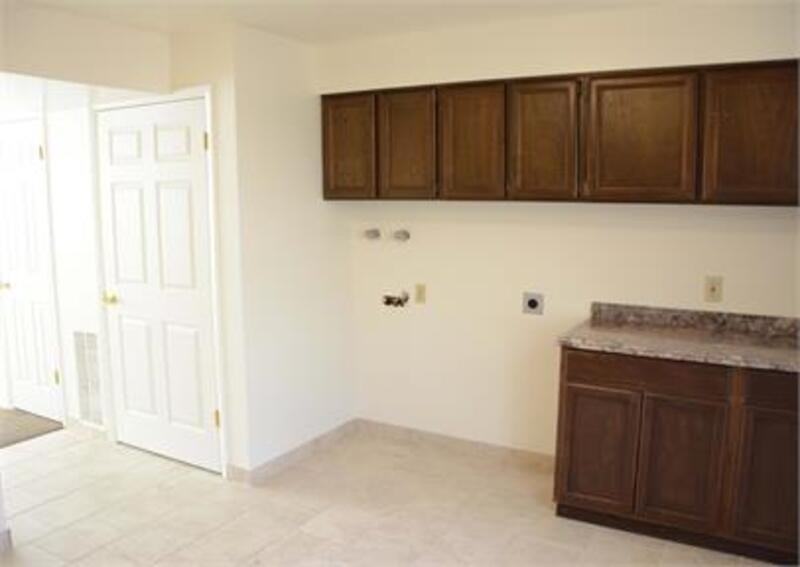 1129 E St - Photo 7 of 17