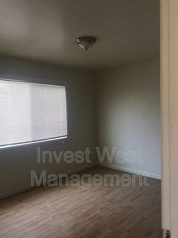 227 Cypress St - Photo 7 of 9