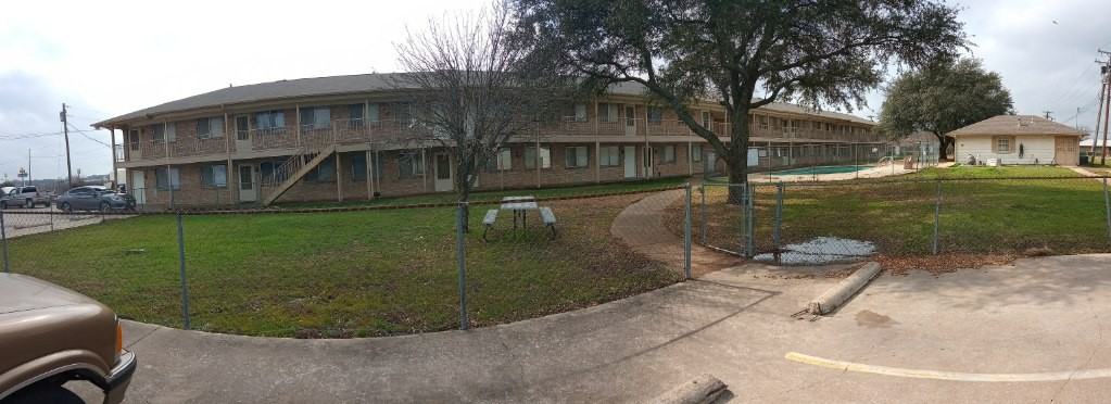 1415 E Elm St - Photo 3 of 13