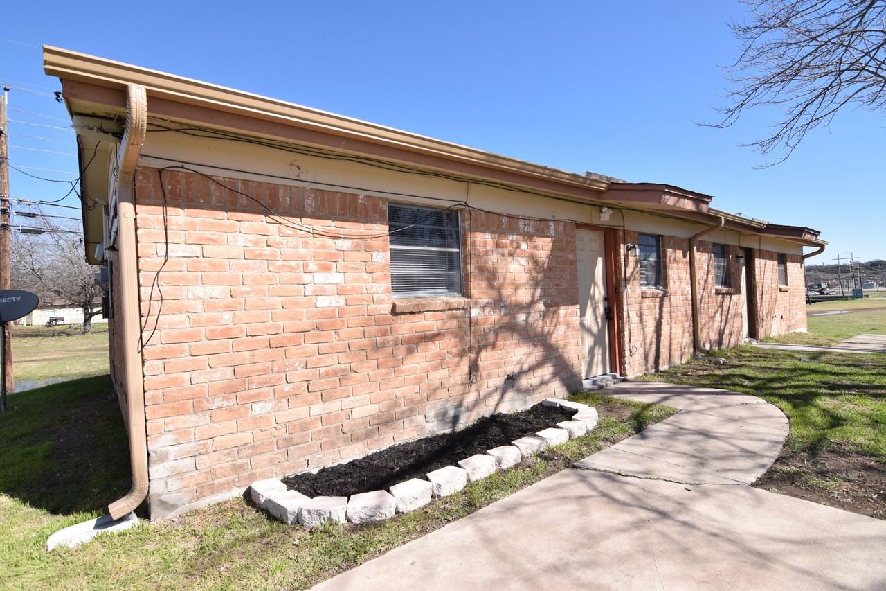 314 Sunset Ln - Photo 3 of 17