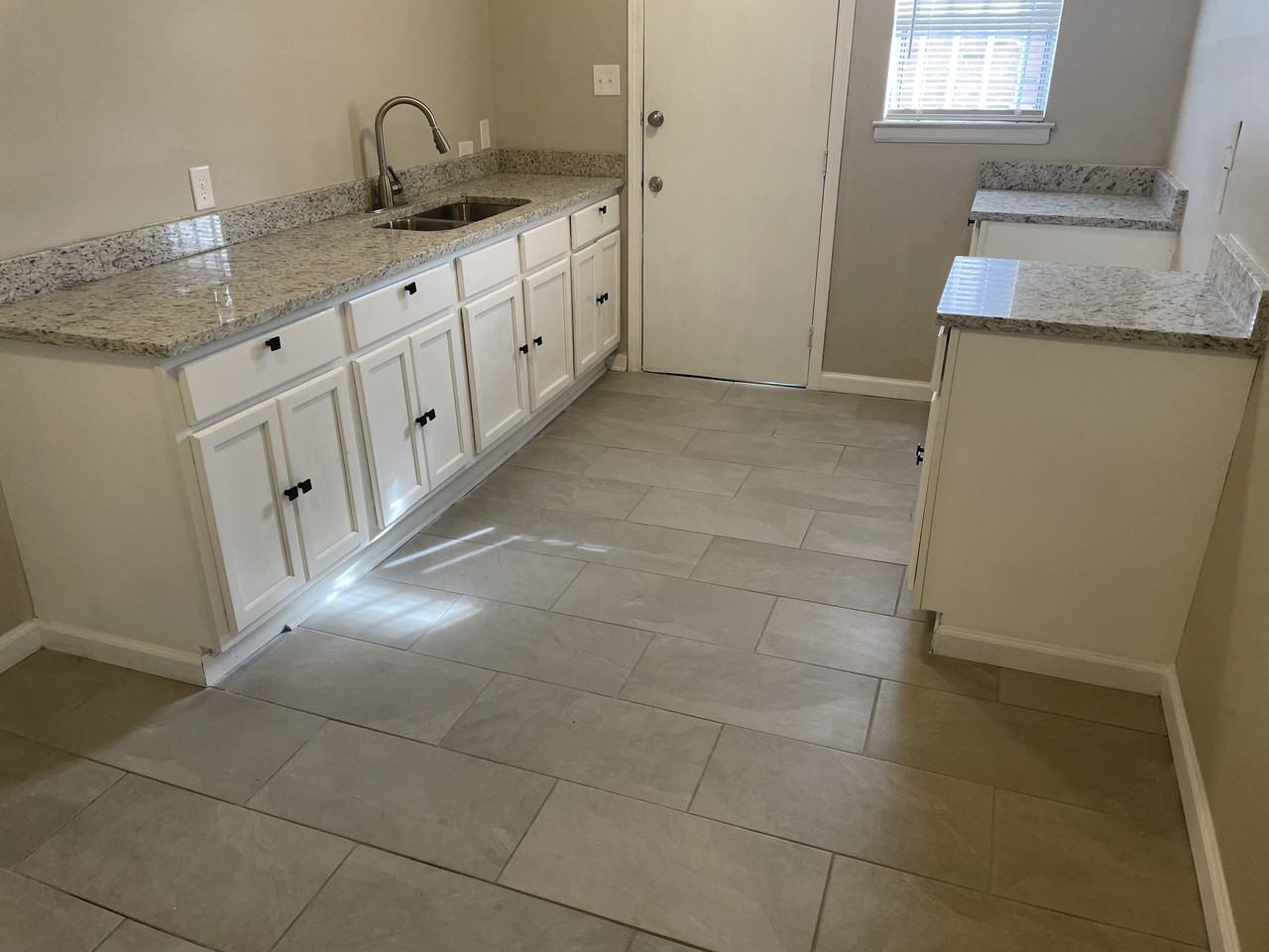 754 Breedlove St - Photo 3 of 10