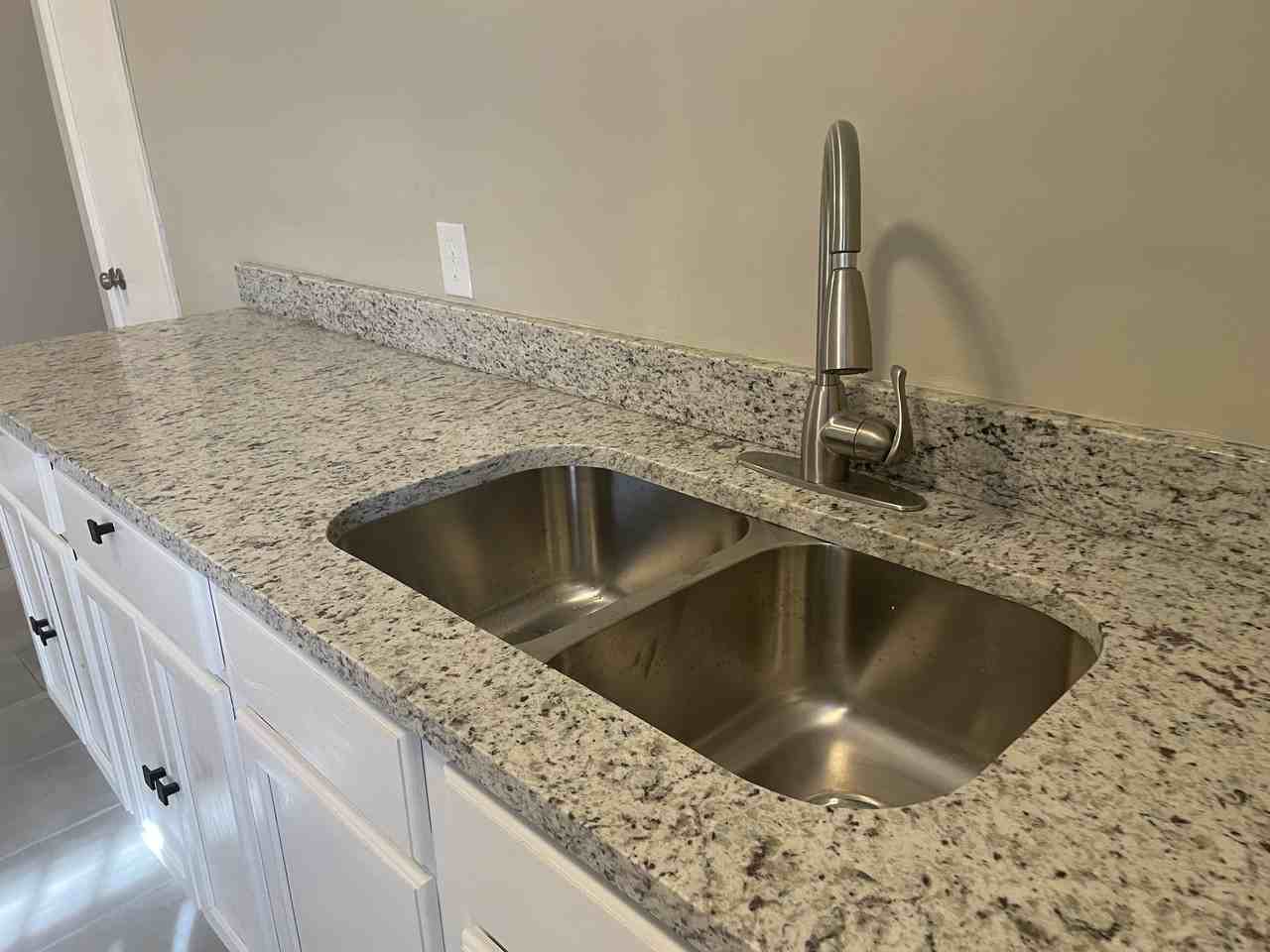 754 Breedlove St - Photo 4 of 10
