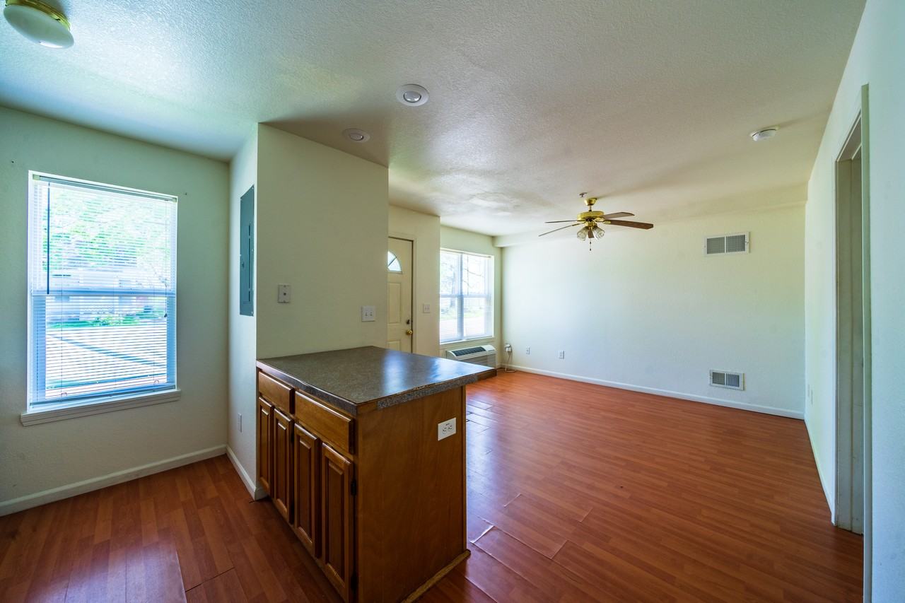 300 E 2Nd St - Photo 2 of 32