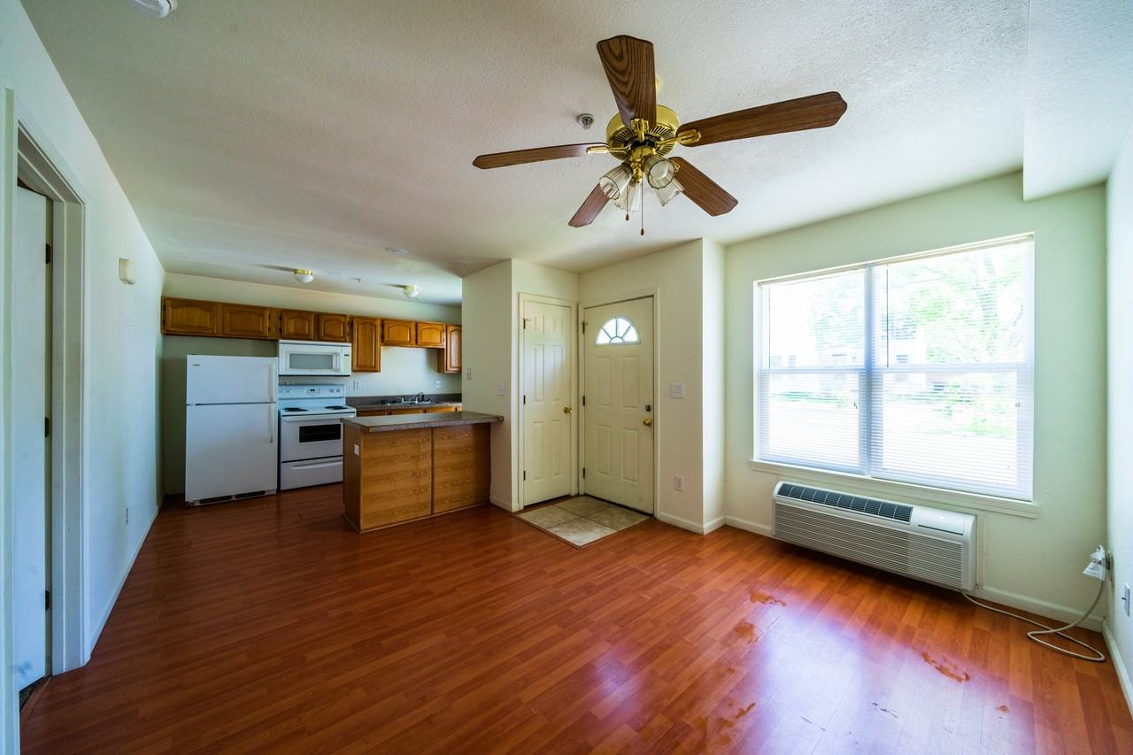 300 E 2Nd St - Photo 3 of 32