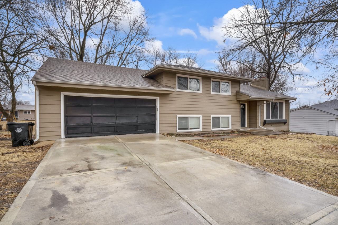 1707 Lee Ln - Photo 2 of 34