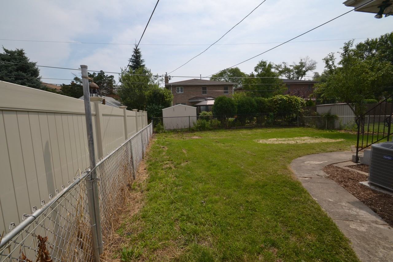 5049 N Odell Ave - Photo 2 of 9