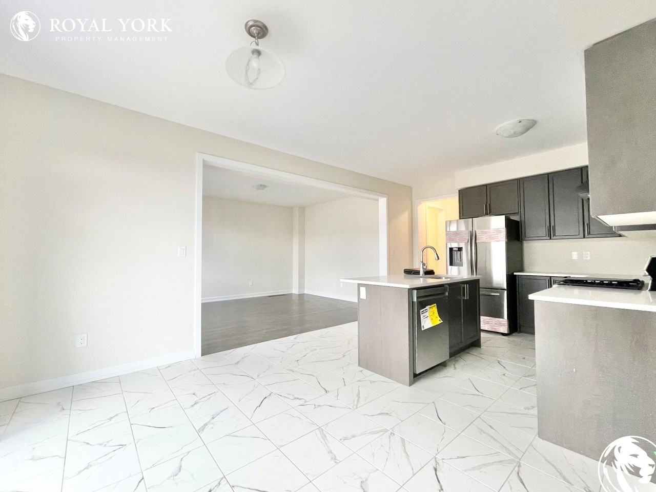 13 Hawick Cres - Photo 3 of 35