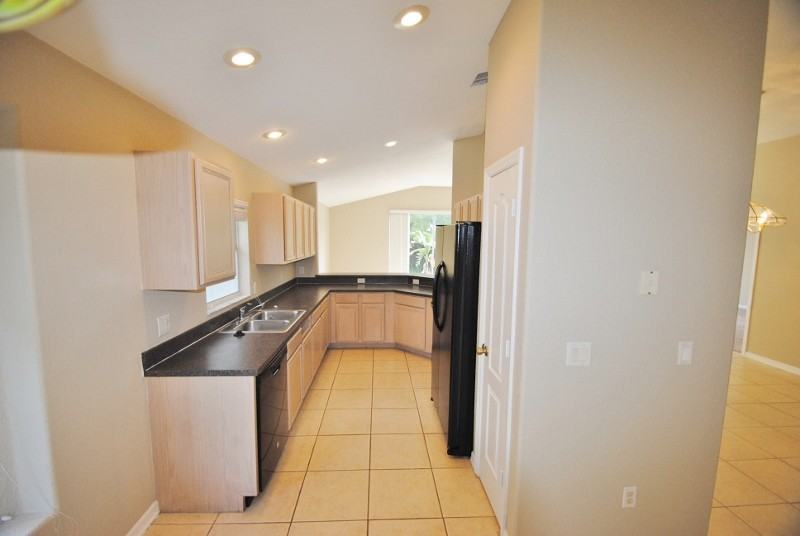 2800 Regency Oak Ln - Photo 2 of 9