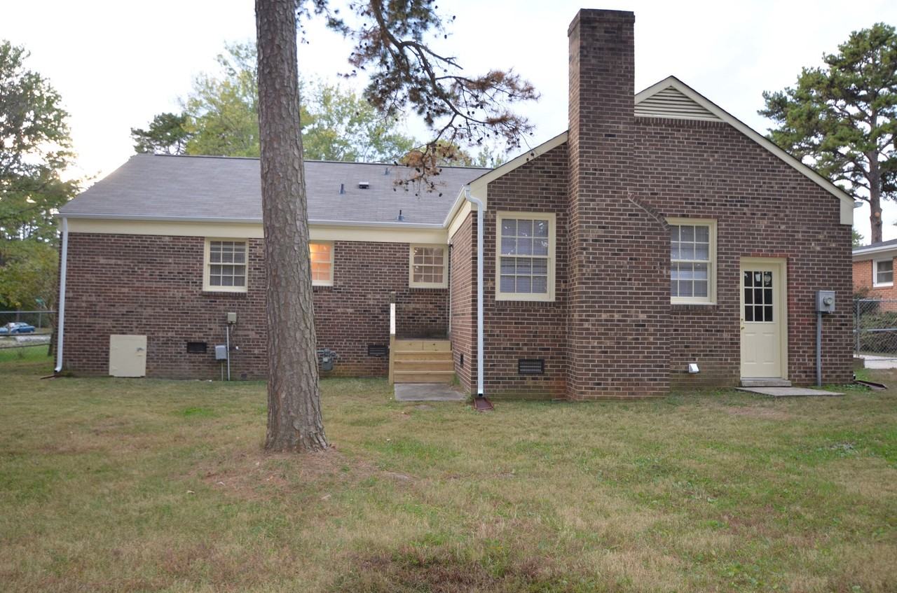 3320 Warwick Dr - Photo 2 of 9