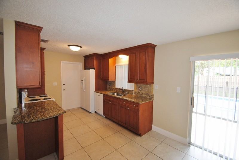 1811 Shoshonee Trail - Photo 2 of 11