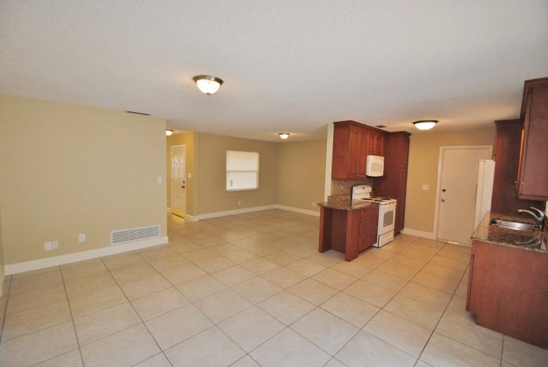 1811 Shoshonee Trail - Photo 3 of 11