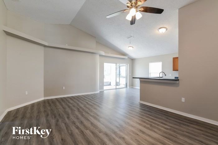 111 Richmar Ave - Photo 3 of 15