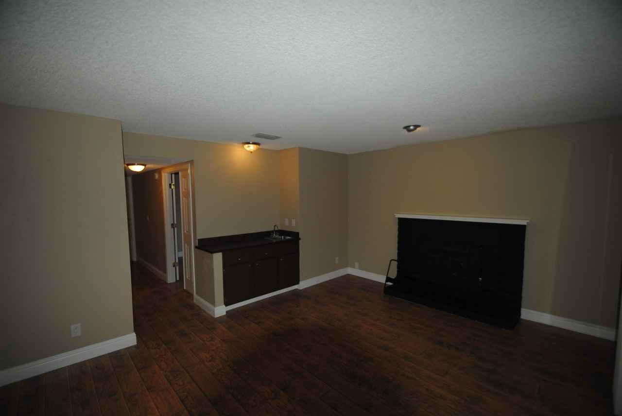 3317 Hogarth Dr - Photo 3 of 9