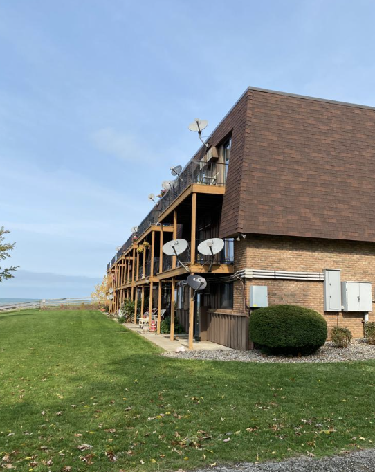 Ashwood Townhomes Apartments 320 Salem Drive, Vermilion, OH 44089