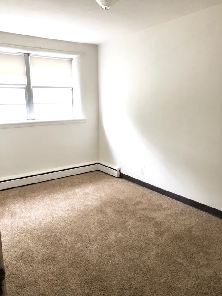 550 Madison Street - Photo 5 of 7