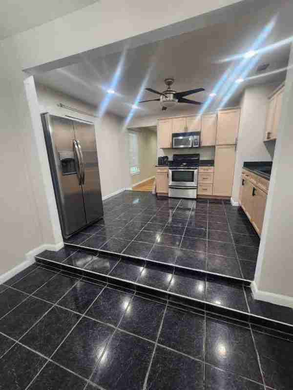 202 Las Palmas Dr - Photo 3 of 9