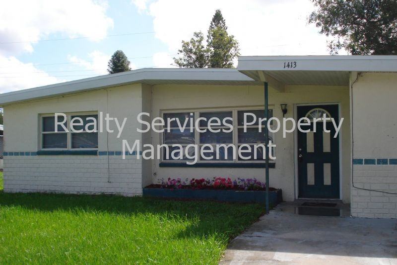 1413 Gardenia Ave - Photo 3 of 11