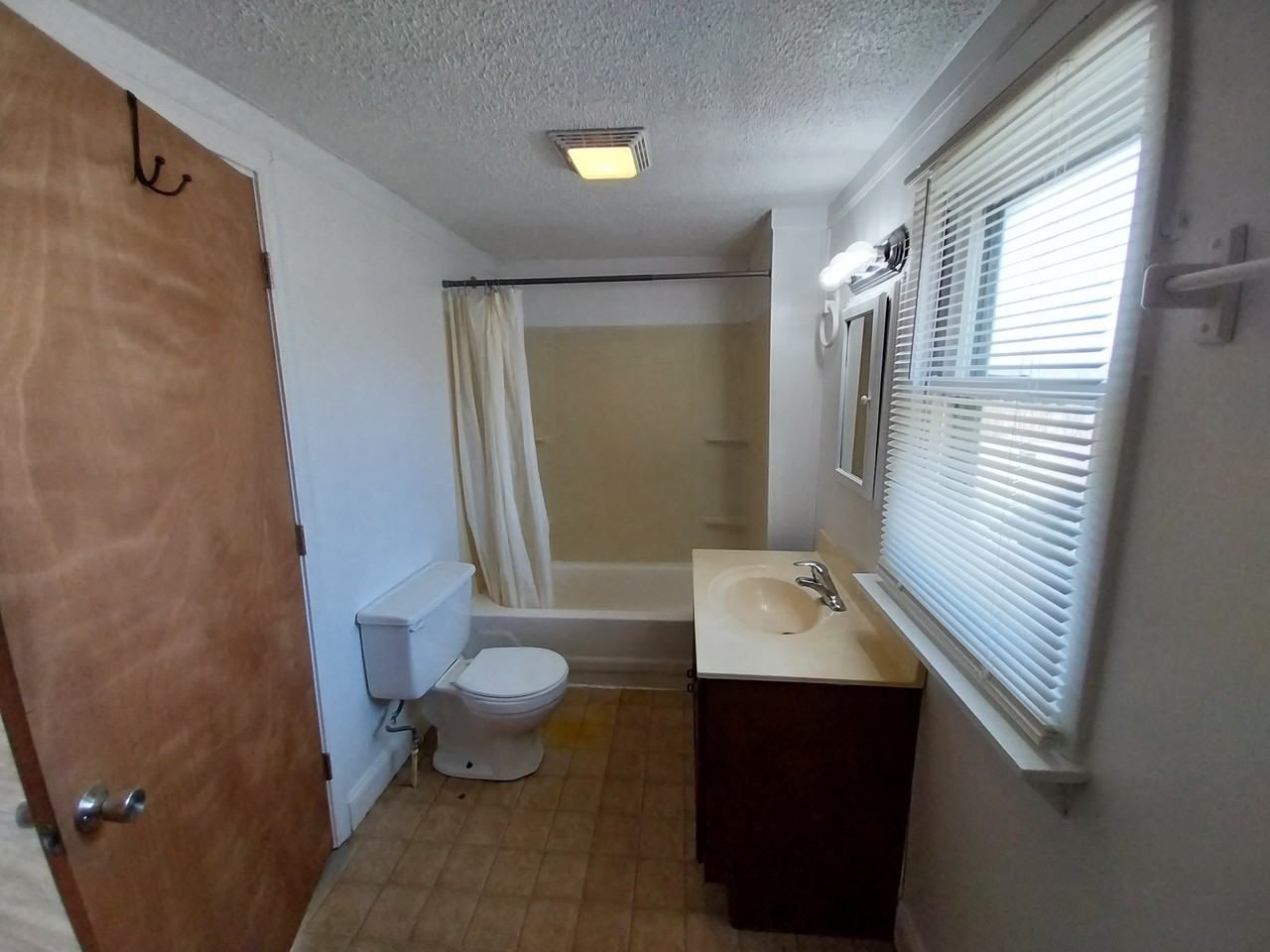 5133 Baskerville St #1 - Photo 7 of 17