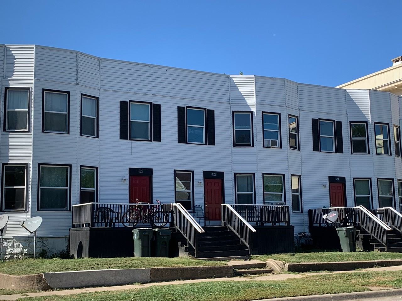 628 W 3rd St #A - Photo 6 of 8