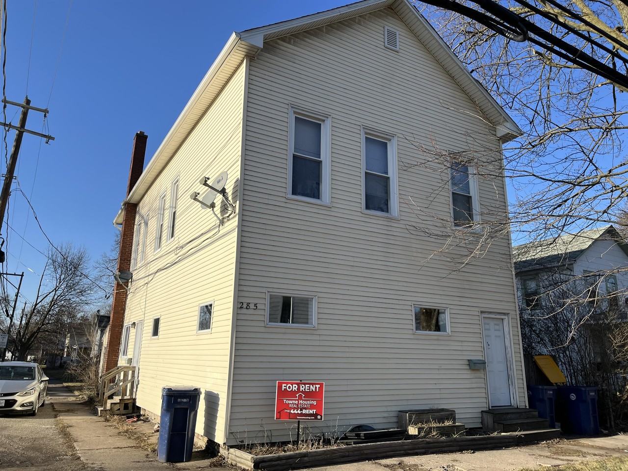 285 Clinton St #1 - Photo 2 of 16