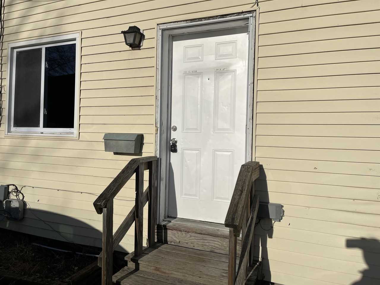 285 Clinton St #1 - Photo 3 of 16