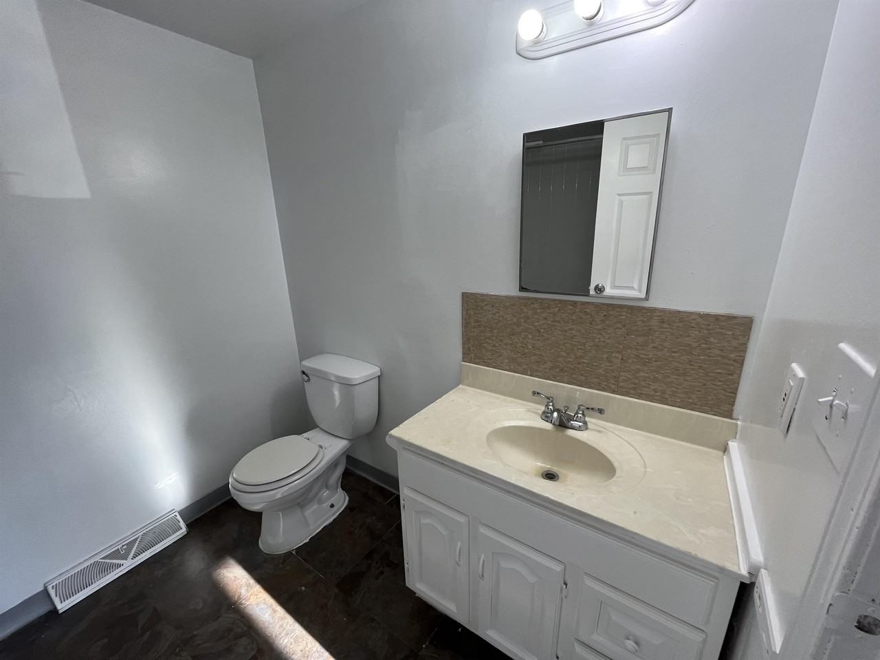285 Clinton St #1 - Photo 7 of 16