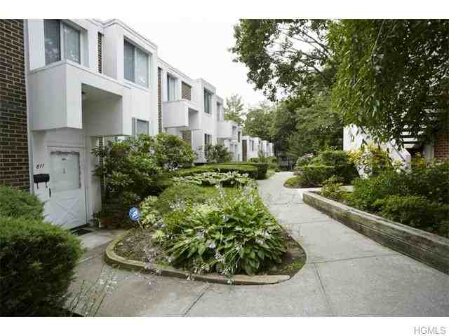 811 Colony Dr - Photo 2 of 28