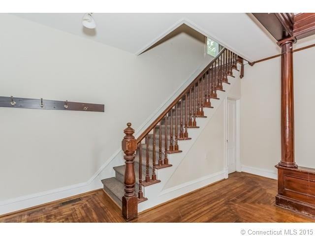 15 Chestnut St - Photo 3 of 24