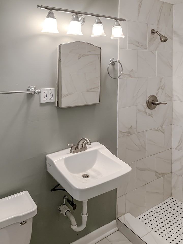 Hillcrest Dr Se - Photo 2 of 14