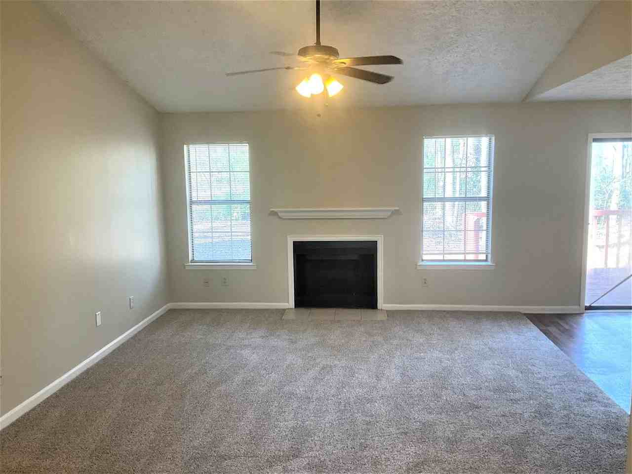 465 Lakeshore Dr - Photo 2 of 12