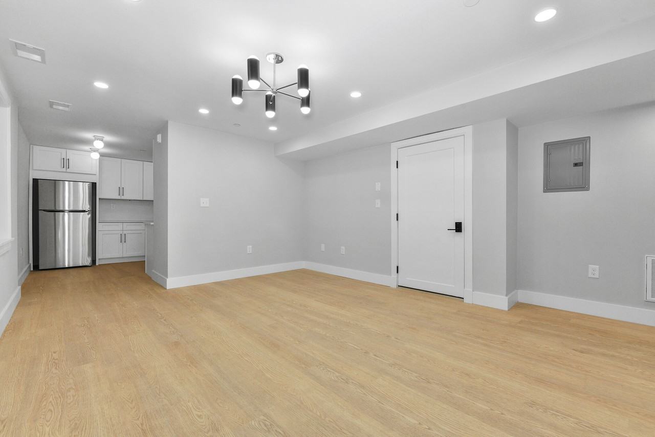 65 Chelsea St #1 - Photo 3 of 16