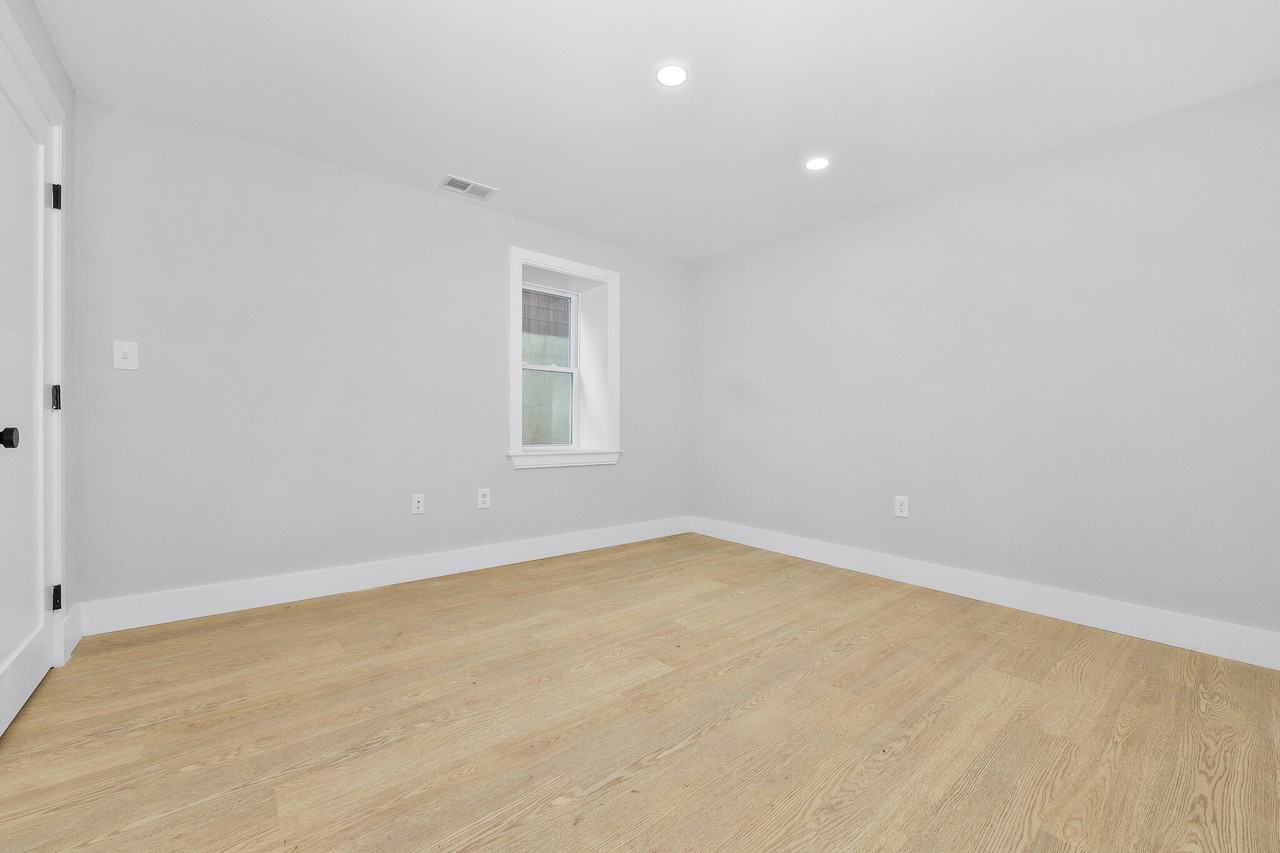 65 Chelsea St #1 - Photo 4 of 16