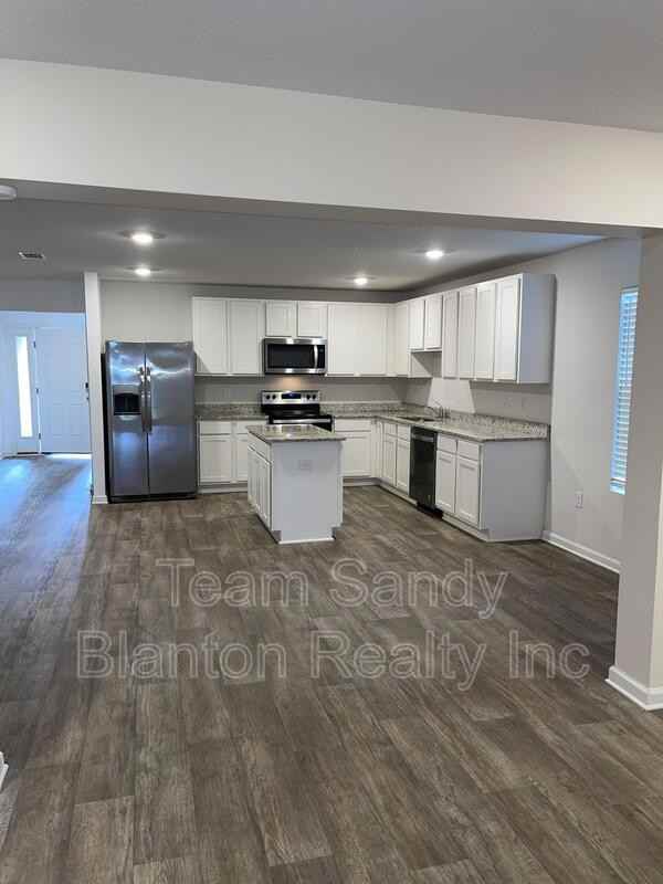 7459 Oak Lake Blvd - Photo 3 of 31