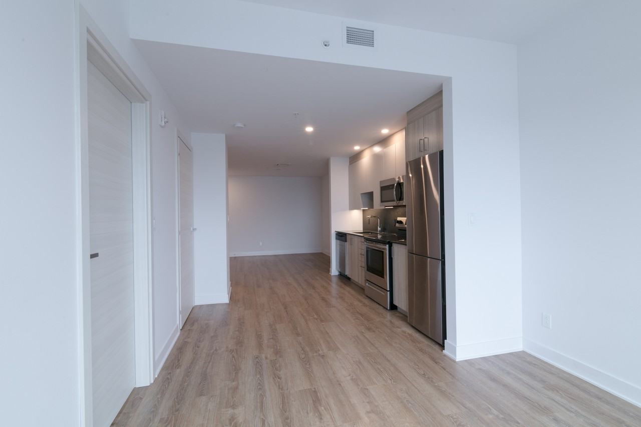 30 Saint Joseph Boulevard Est - Photo 3 of 11