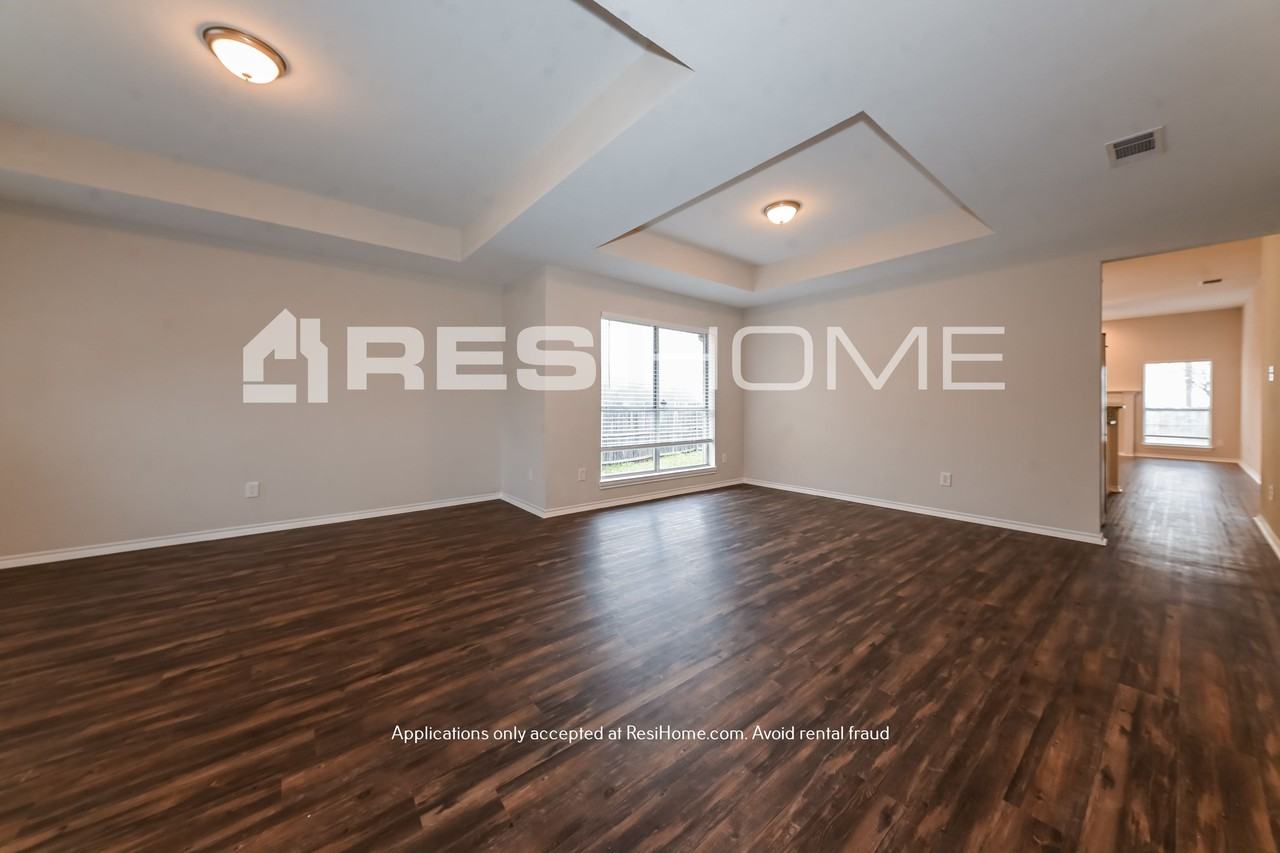1038 Westover Dr - Photo 3 of 23