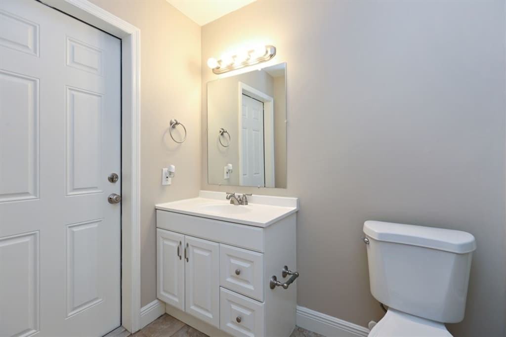 2030 Ne 203rd St - Photo 2 of 20