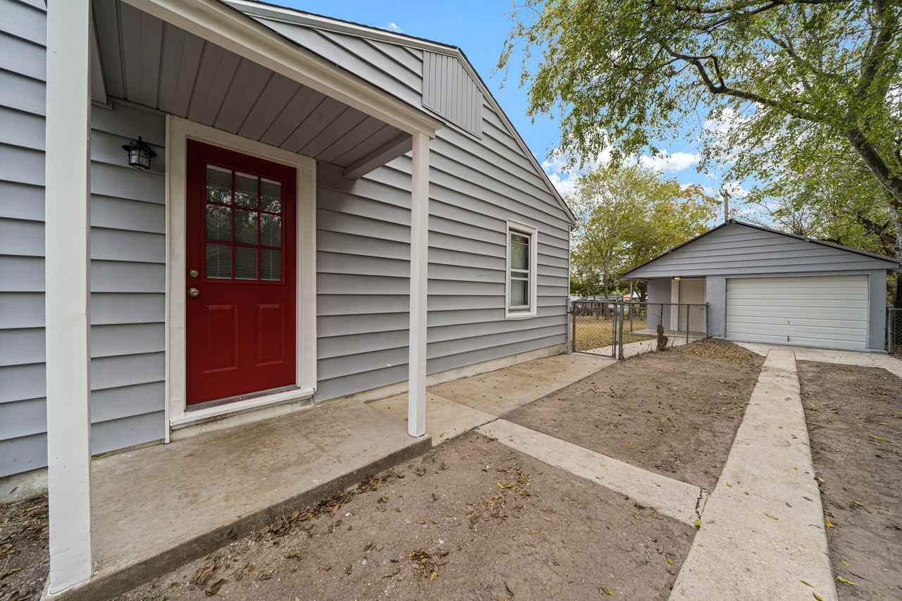 3938 S Walters #1 - Photo 3 of 31