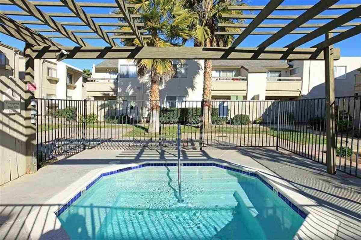 411 14th St - Photo 2 of 16