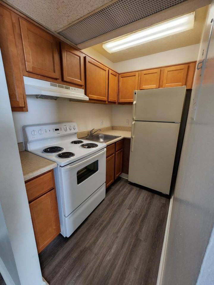 1325 W 75th Ct - Photo 4 of 14