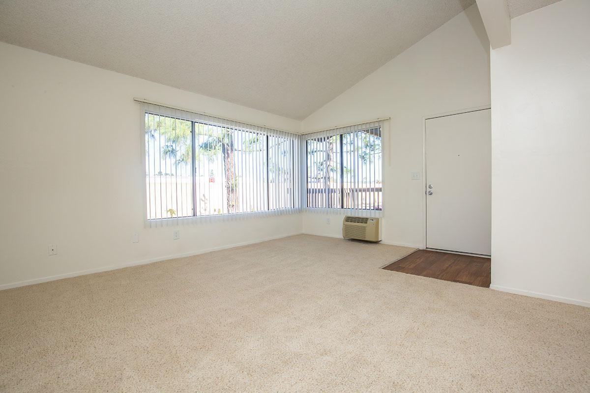 2944 E Frontera St - Photo 3 of 34