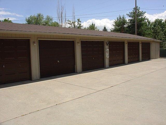 942 Avenue C - Photo 2 of 7