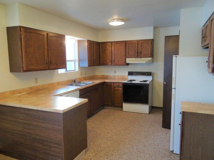 942 Avenue C - Photo 5 of 7
